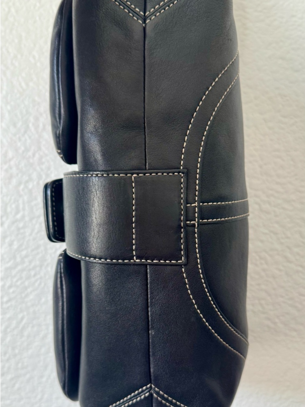 Coach Soho Black Leather Flap Shoulder Bag Buckle Detail Classic 0658 EUC - Picture 3 of 10